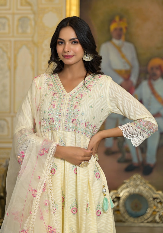 Premium Suit at wholesale price Limited Deal for all Ladies